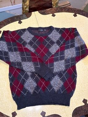 Vintage Classic Argyle Crewneck Sweater - Burgundy & Gray